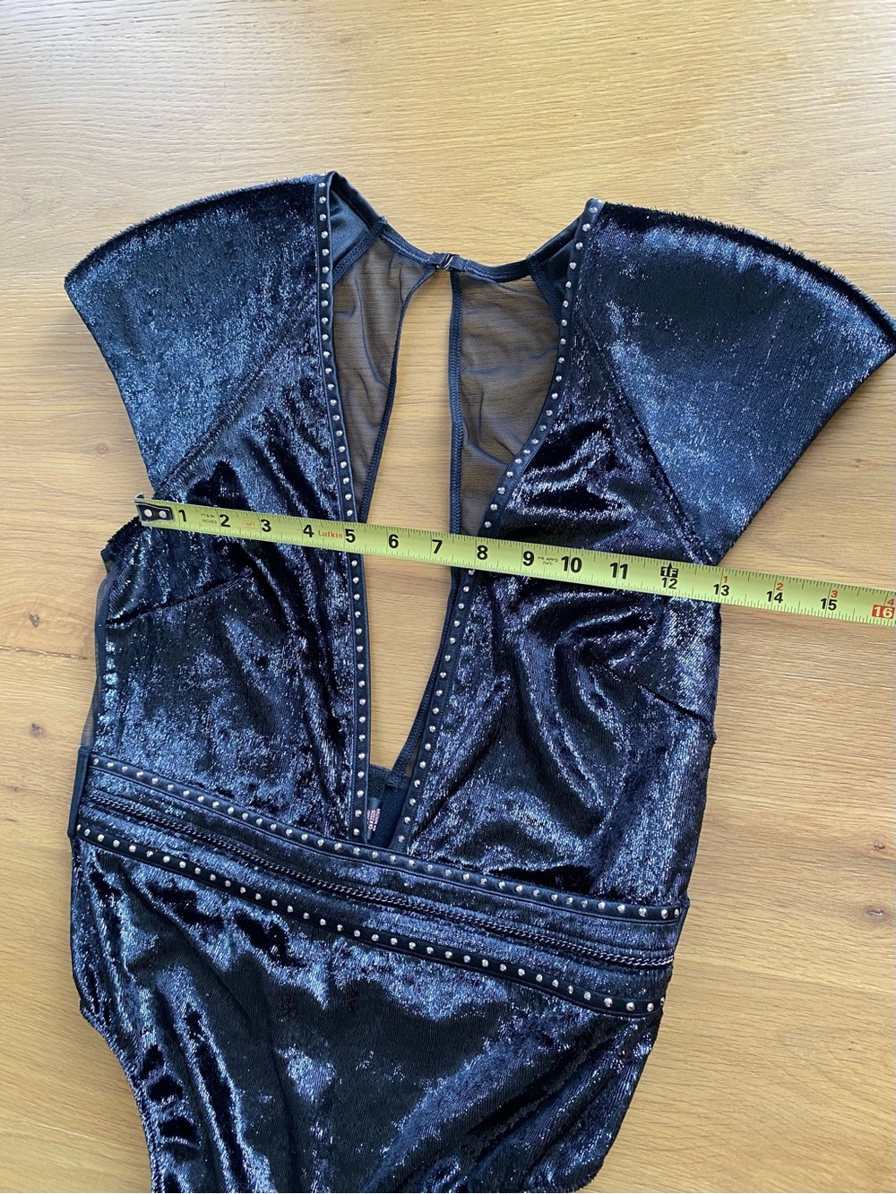 NEW Victoria's Secret Black Velvet Studded Plunge Bodysuit - Size M - Picture 4 of 4